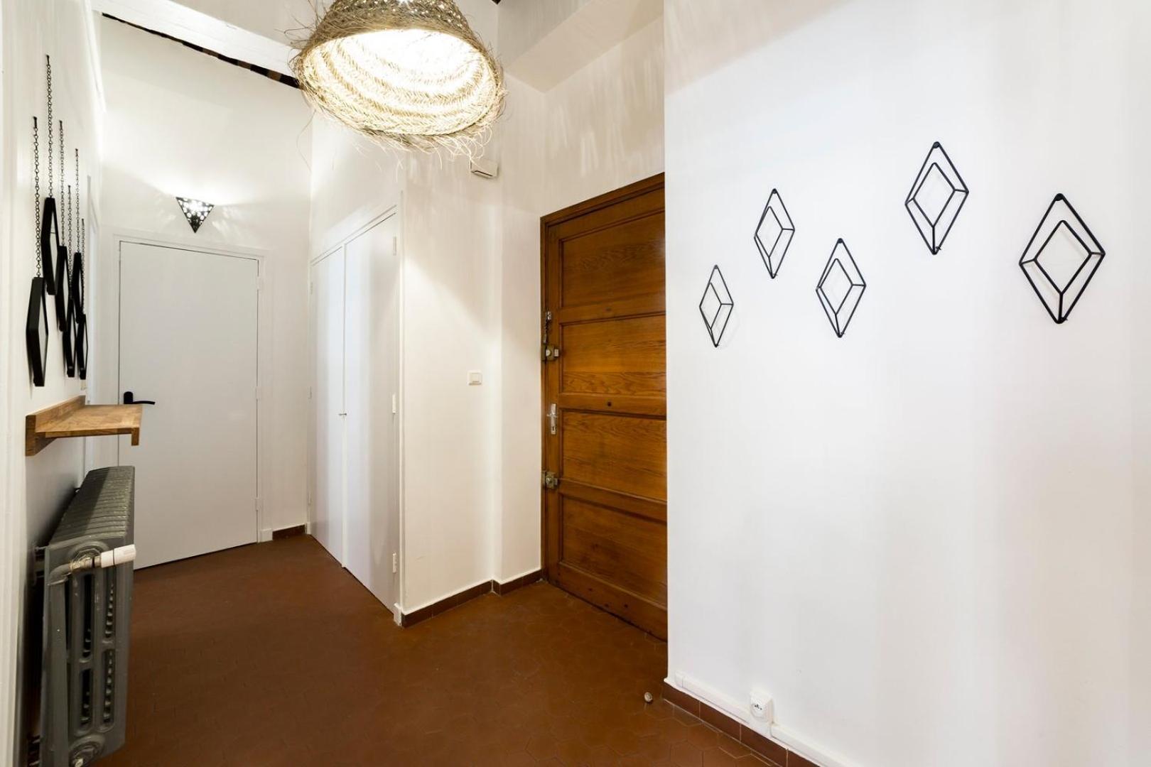 Spacious And Cozy In Vieux Ail Apartment